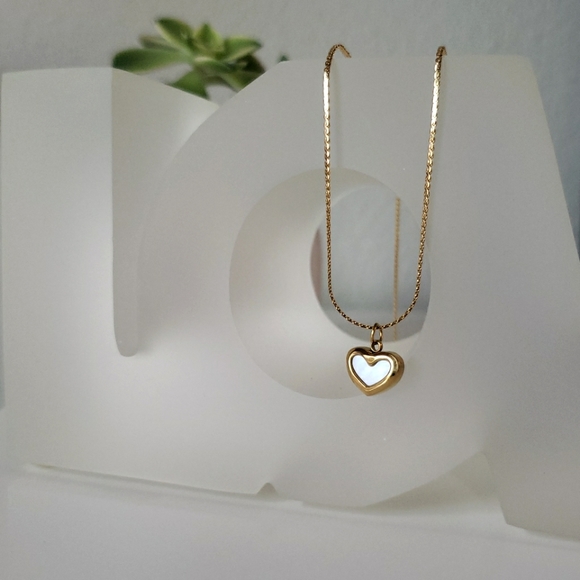 NEW Gold Natural Shell Heart Necklace - Picture 3 of 7